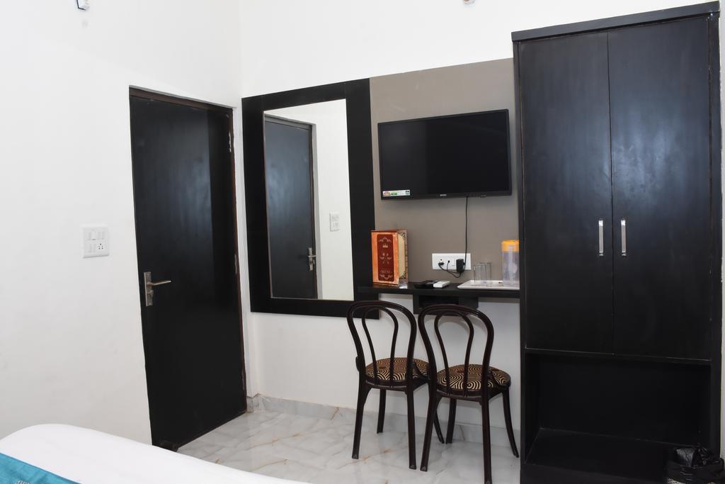Hotel Aaradhya Residency Agra  Zewnętrze zdjęcie