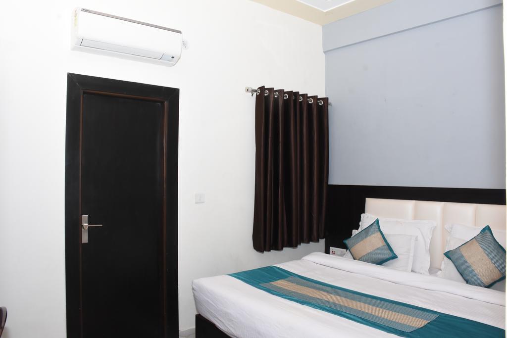 Hotel Aaradhya Residency Agra  Zewnętrze zdjęcie